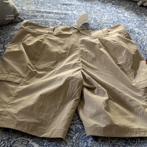 Exofficio Women's Cargo Shorts in Khaki - Picture 6 of 10